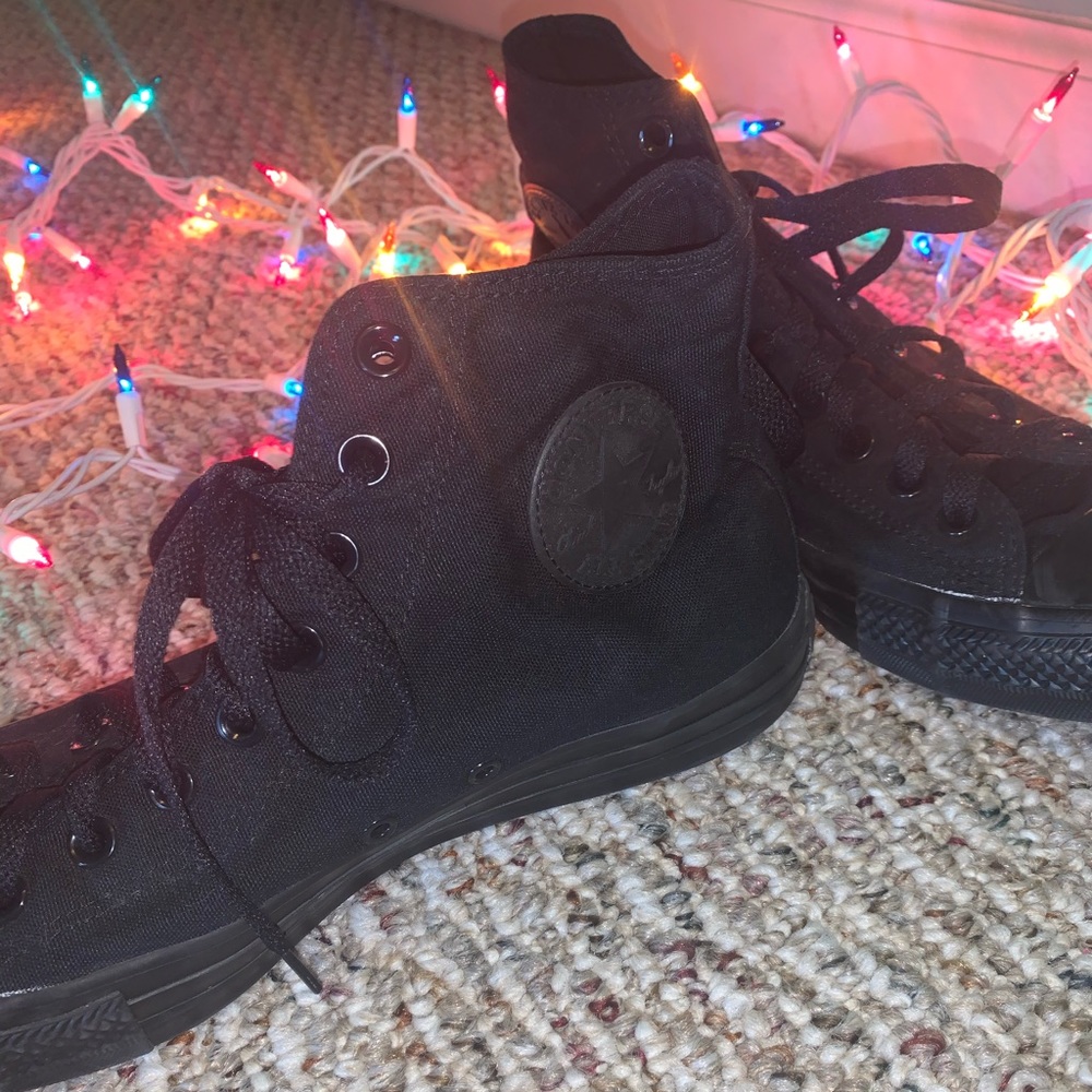 men’s black high top converse!